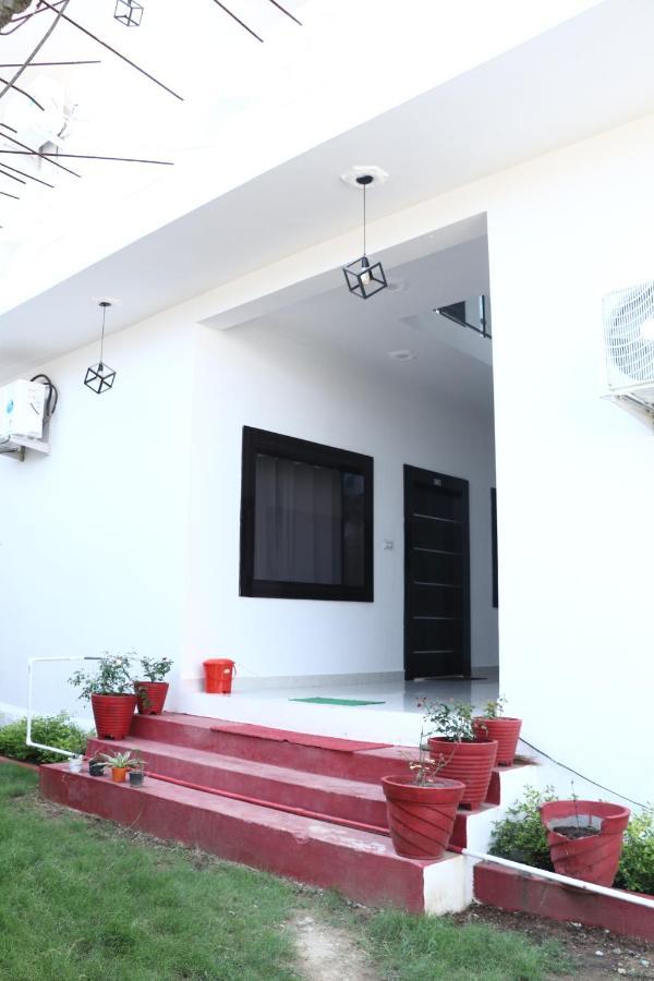 Madpackers Khajuraho Hostel Buitenkant foto