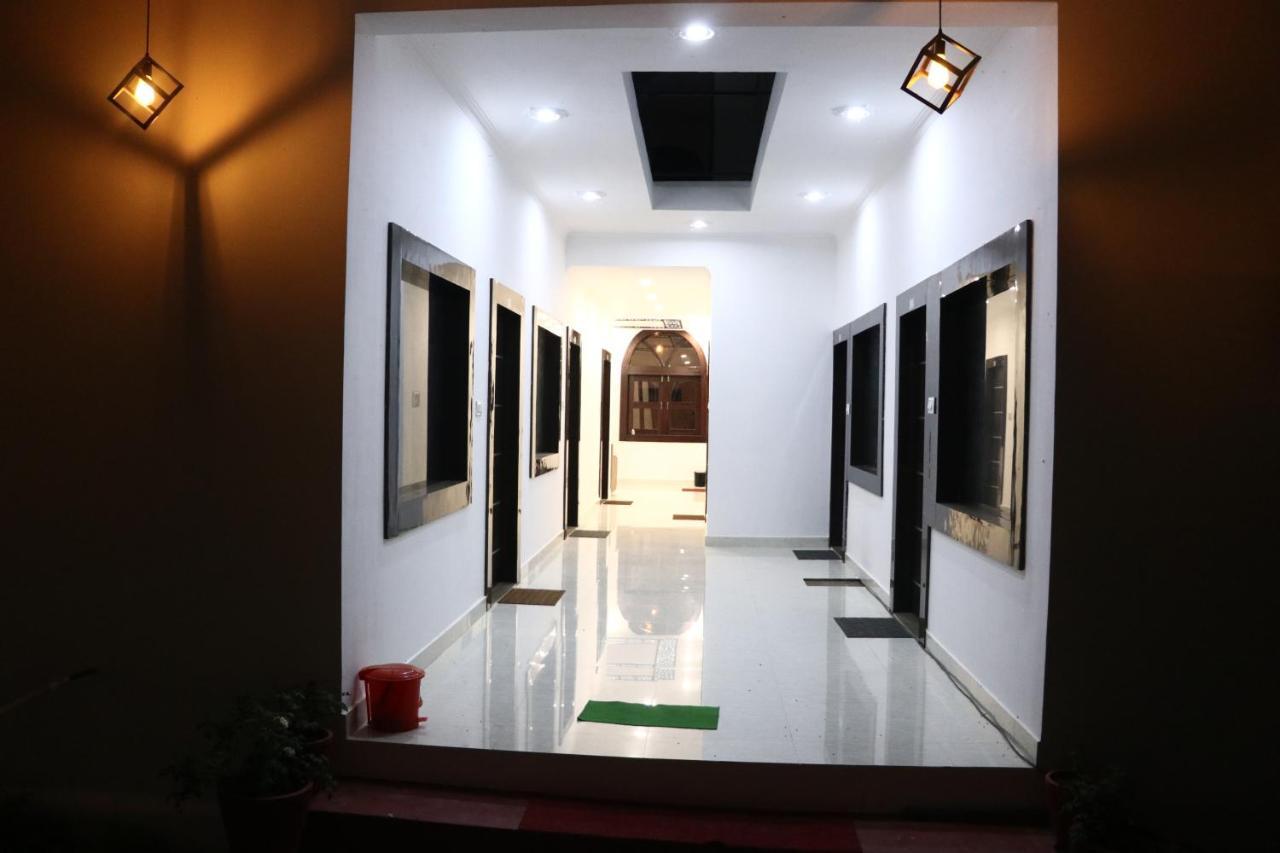 Madpackers Khajuraho Hostel Buitenkant foto