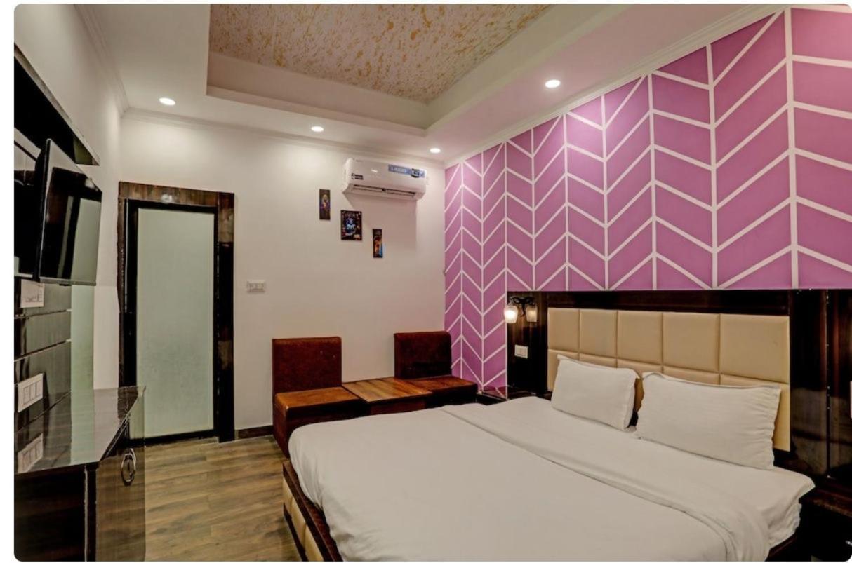 Madpackers Khajuraho Hostel Buitenkant foto