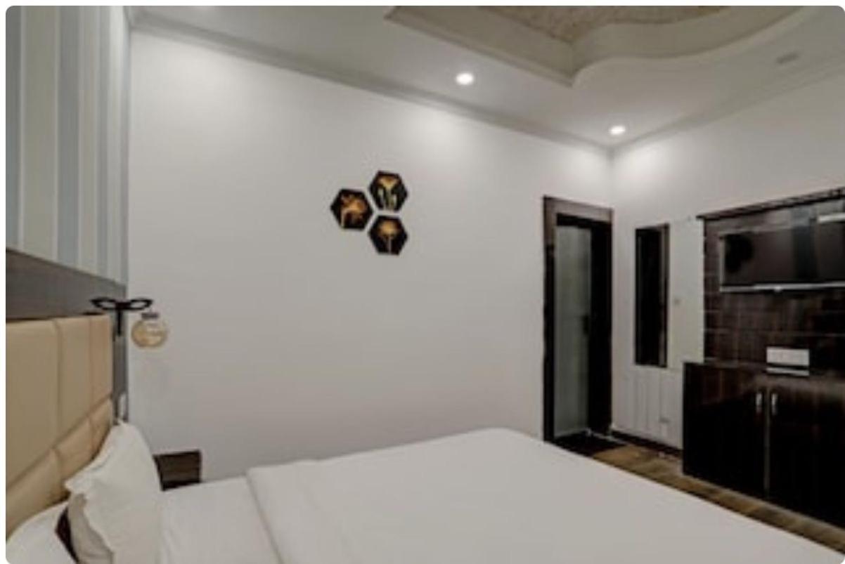 Madpackers Khajuraho Hostel Buitenkant foto